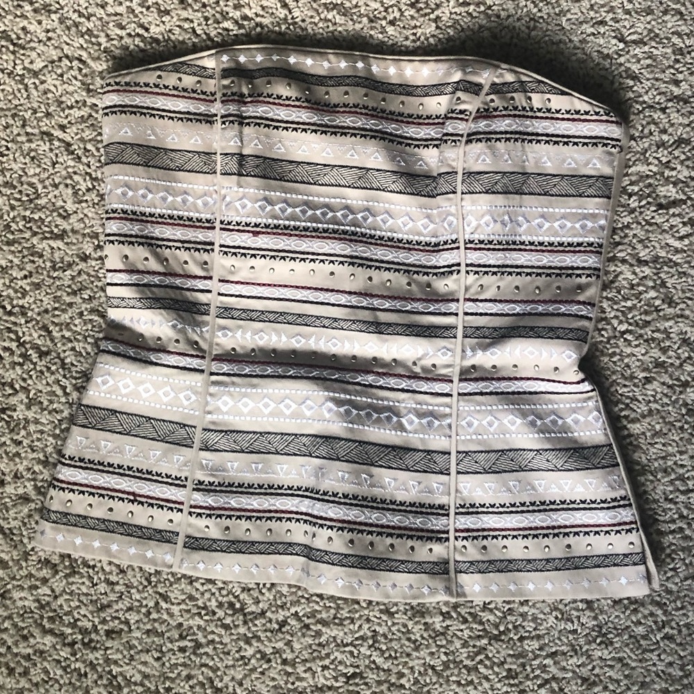 WHITE HOUSE BLACK MARKET FUN STRAPLESS TOP